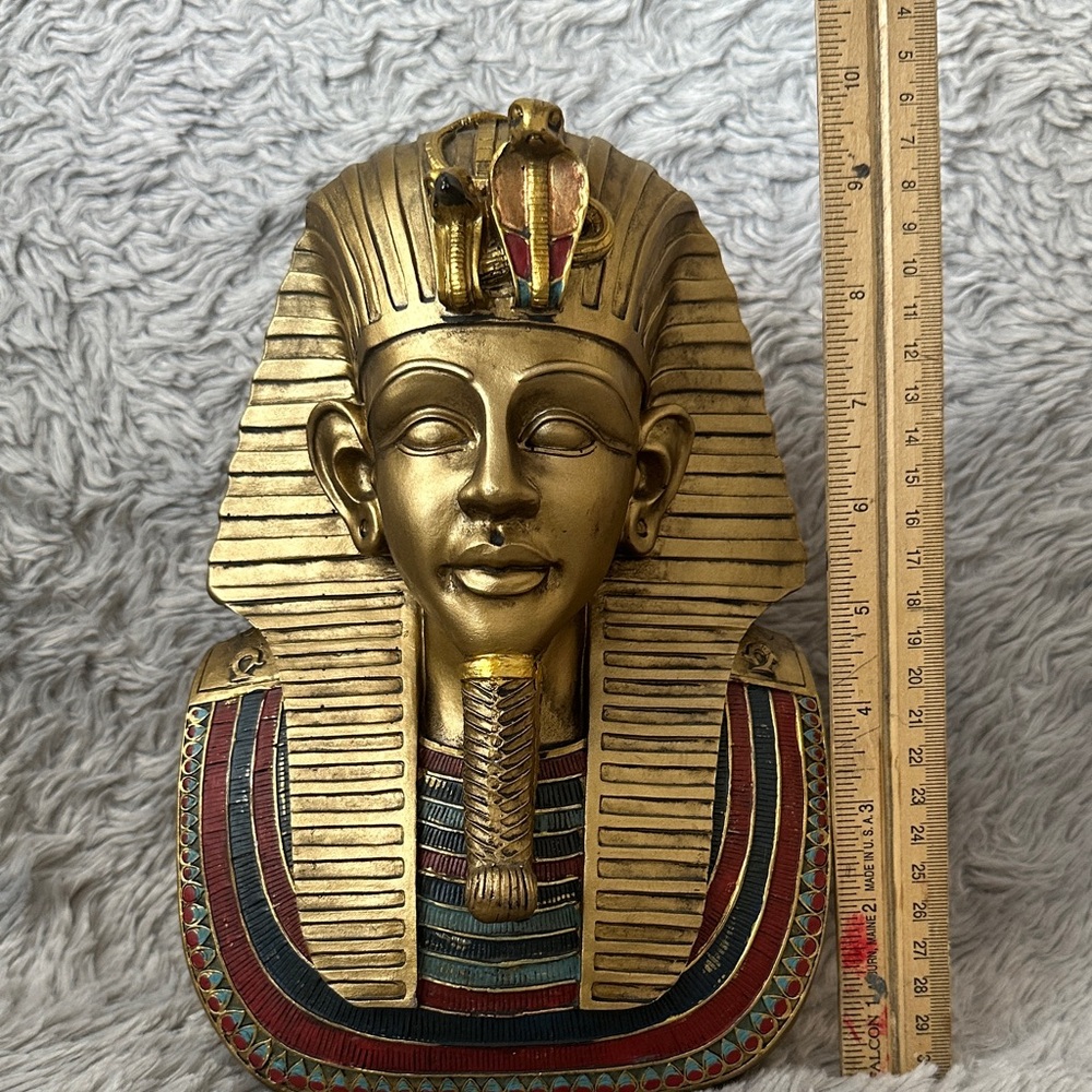 Gold colored Pharaoh Decor - Picture 10 of 10